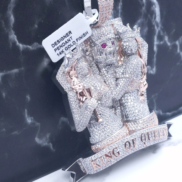 14K White Gold Finish King of Queens Pendant - Picture 4 of 10